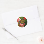 Vlinder met Rode Bloemen Ronde Sticker (Envelop)
