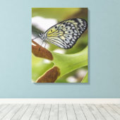 Vlinder omhoog dicht canvas afdrukken (Insitu (Houten vloer))