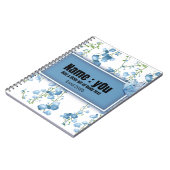 vlinder omringd door blauwe struiken notitieboek (Linkerzijde)