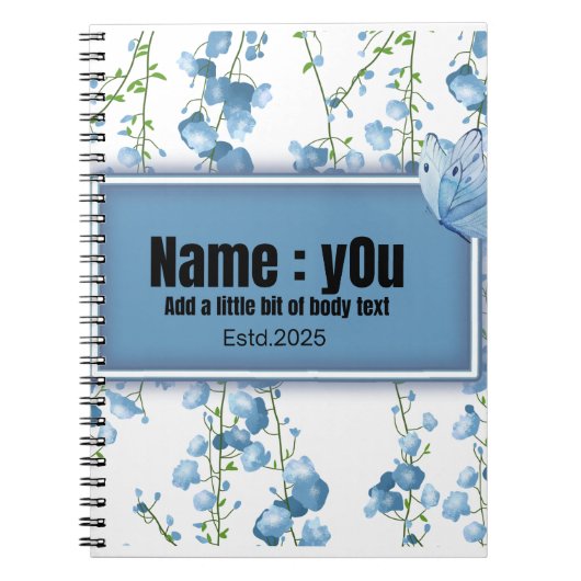 vlinder omringd door blauwe struiken notitieboek (Voorkant)