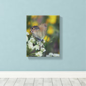 Vlinder op bloem canvas afdruk (Insitu (Houten vloer))