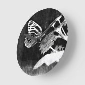  vlinder op bloem - zwart en wit 2 ronde klok (Hoek)
