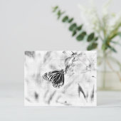 vlinder op bloem - zwart en wit briefkaart (Staand voorkant)