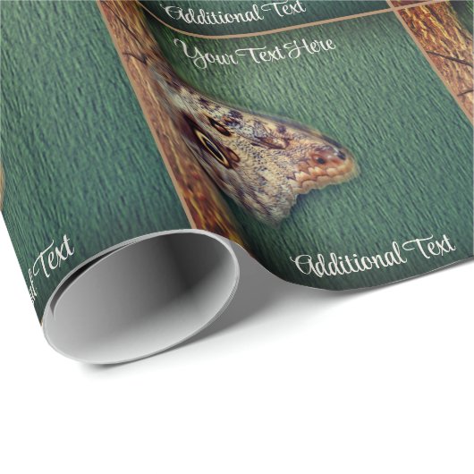 Vlinder op boomstam Natuur gepersonaliseerd Cadeaupapier (Rol Hoek)