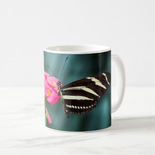 Vlinder op een bloem koffiemok