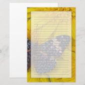 Vlinder op een Gele Bloem Briefpapier (Voorkant / Achterkant)