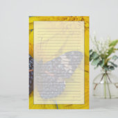 Vlinder op een Gele Bloem Briefpapier (Staand voorkant)