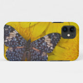 Vlinder op een Gele Bloem Case-Mate iPhone Case (Achterkant (horizontaal))