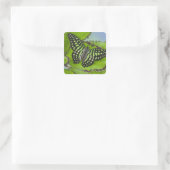 Vlinder op Groen Vierkante Sticker (Tas)