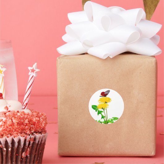 Vlinder op paardenbloem envelop afdichtingen ronde sticker (Feest)