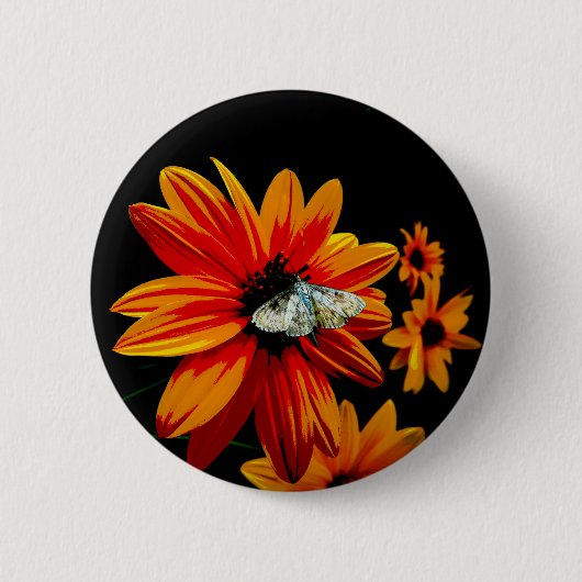 Vlinder op vurige Oranje bloem - Bold Natuur Art Ronde Button 5,7 Cm (Voorkant)