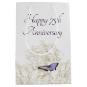 Vlinder op Witte Hortensia 75ste Verjaardag Medium Cadeauzakje (Voorkant)