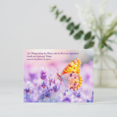 Vlinder rust op lavendel in zonlicht feestdagenkaart (Staand voorkant)