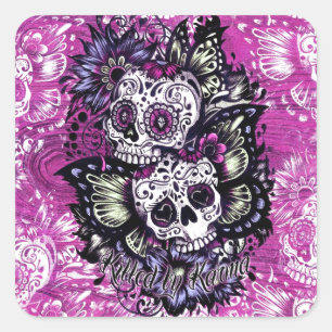 Vlinder suiker schedels op roze houten basis. vierkante sticker