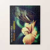 Vlinder voedt zich met bloem legpuzzel (Verticaal)