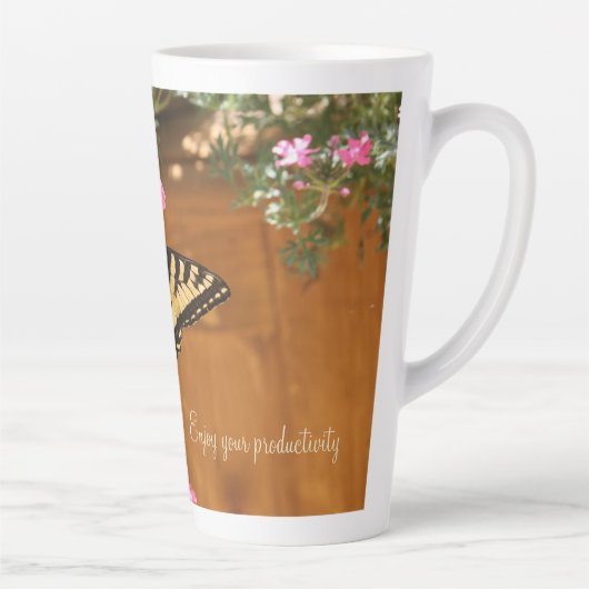 Vlinderfoto en bloemen latte mok (Rechts)