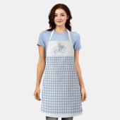 Vlindermonogram Dusty Blue Gingham controles Schort (Gedragen)