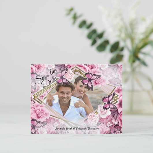 Vlinders en bloemen in verschillende tinten roze aankondigingskaart (Staand voorkant)