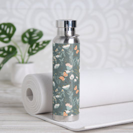 Vlinders en wilde bloemen op salie waterfles