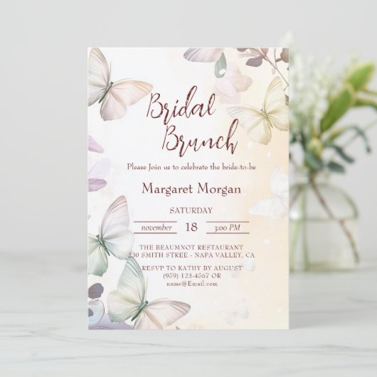 Vlinders in bloemenbruidsbrunch kaart (Staand voorkant)