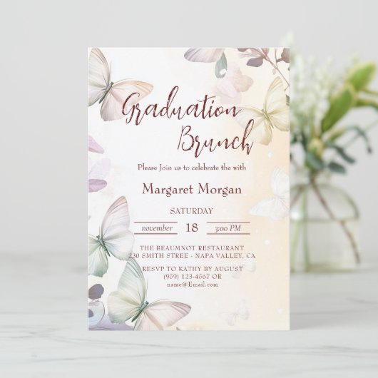 Vlinders in bloemenbruidsbrunch kaart (Staand voorkant)