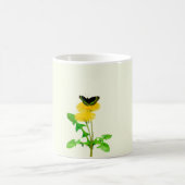 Vlinders op Bleek gele Mok (Center)