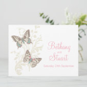 Vlinders roze witte crème bruiloft uitnodiging (Staand voorkant)