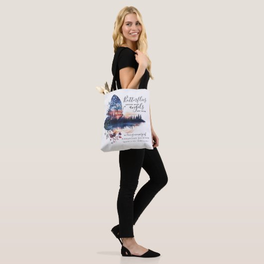 Vlinders verschijnen engelen gedenkteken tote bag (Op model)