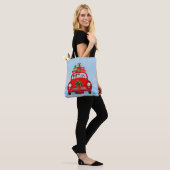 Vlindervlindhond in auto met kerstman tote bag (Op model)