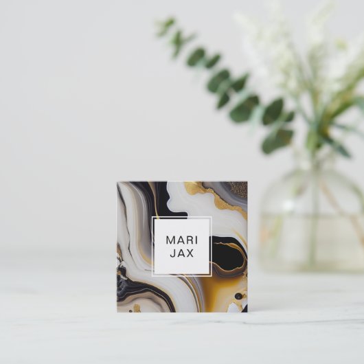 Vloeibaar abstract met wit, goud en zwart vierkante visitekaartje (Staand voorkant)