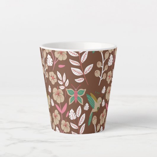 Vloeibare naadloze bloemen, bladeren, vlinder latte mok (Voorkant)