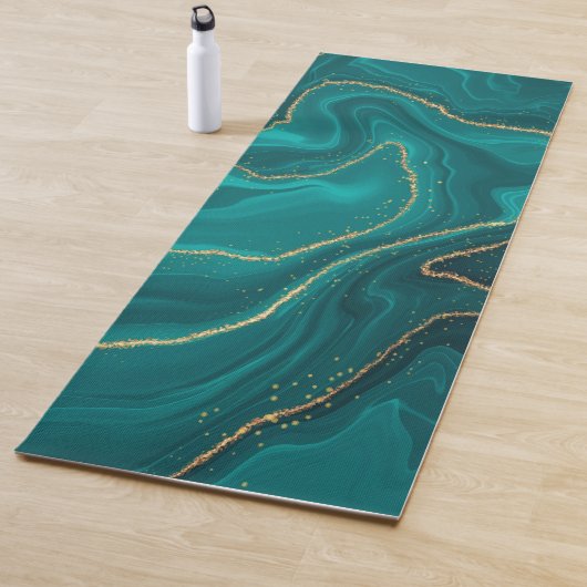 vloeibare turquoise marmer met gouden achtergrond yogamat (In situ)
