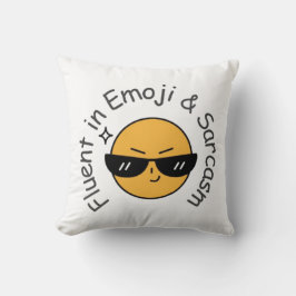 "Vloeiend in emoji en sarcasme" Grappig Kussen