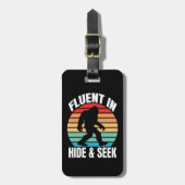 Vloeiend in Hide and Seek Funny Bigfoot Bagagelabel (Voorkant verticaal)