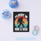 Vloeiend in Hide and Seek Funny Bigfoot Flyer (Enkel)