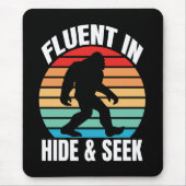 Vloeiend in Hide and Seek Funny Bigfoot Muismat (Voorkant)