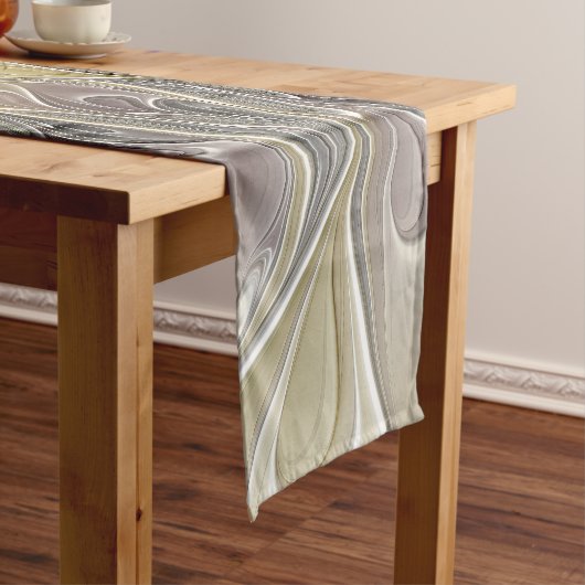 Vloeiend met goudmatige Abstracte fractale bloem Korte Tafelloper (Voorbeeld)