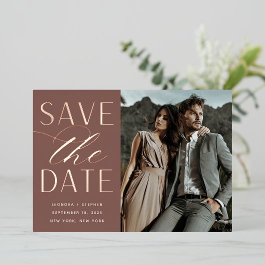 Vloeiend script | Enige Foto slaat de datum op Folie Uitnodiging (Staand Voorkant)