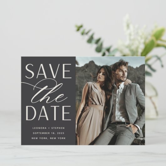 Vloeiend script | Enkelvoudig fotohuwelijk Save The Date (Staand voorkant)