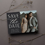 Vloeiend script | Enkelvoudig fotohuwelijk Save The Date<br><div class="desc">Een modern sparen de datumkaart die wordt ontworpen om uw favoriete verticale foto van het verloving aan te passen. "Sparen de datum"verschijnt naast uw foto in wit blok en manuscript het schrijven,  met uw namen,  trouwdatum en trouwplaats onder. De briefkaarten keren terug om extra sparen de datumdetails te openbaren.</div>