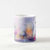 Vloeiende witte bichonpup en bloemen in een vaas koffiemok (Center)