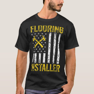 Vloerinstallatie van de drijvende-kommer van de in t-shirt