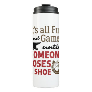 Vluchtige spelen tot iemand een schoen verliest thermosbeker