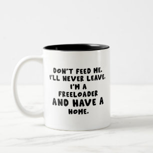 voed me niet, ik ga nooit weg, ik ben een freeload tweekleurige koffiemok