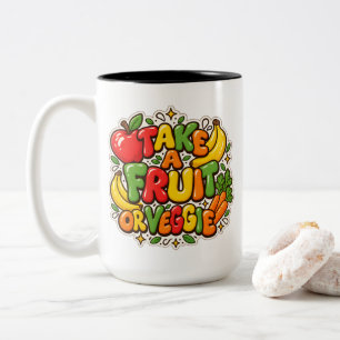 Voedingscitaat "Neem een fruit of groente" Tweekleurige Koffiemok