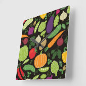 Voedsel op zwarte achtergrond vierkante klok (Hoek)