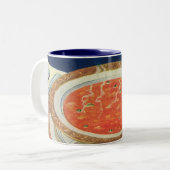 voedsel, warme Bowl van tomatensoep met erwten Tweekleurige Koffiemok (Voorkant links)