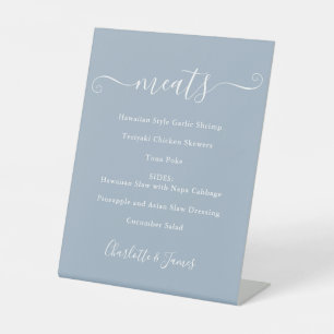 Voedselmenu handtekening script stoffig blauw reclamebord met voetstuk