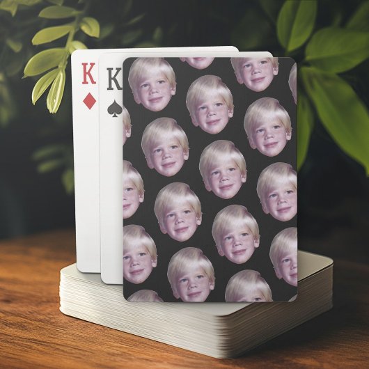 Voeg 1 Floating Head Photo Half Drop Pattern Black Pokerkaarten