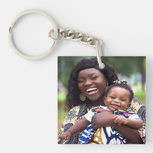 Voeg babysfoto toe aan te personaliseren sleutelhanger